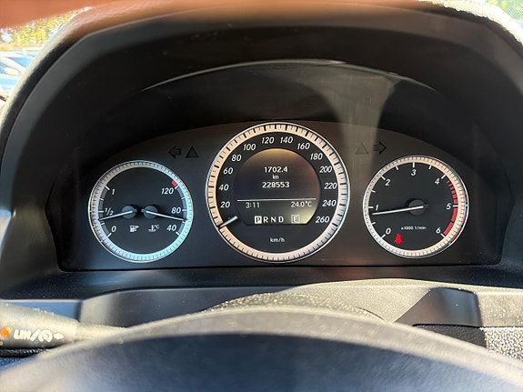 Mercedes-Benz C200 12 of 24