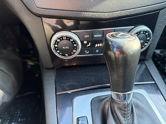 Mercedes-Benz C200 21 of 24