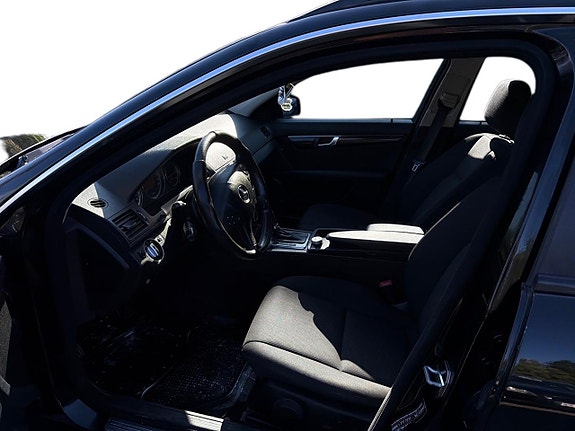 Mercedes-Benz C200 16 of 24
