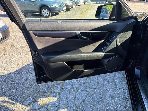 Mercedes-Benz C200 20 of 24
