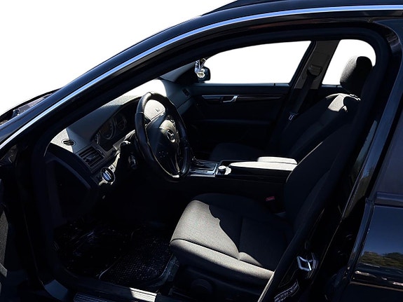 Mercedes-Benz C200 12 of 24