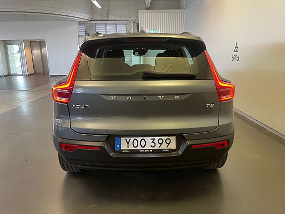 Volvo XC40 4 of 5