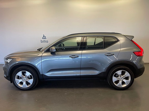 Volvo XC40 2 of 5