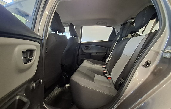 Toyota Yaris 14 of 24