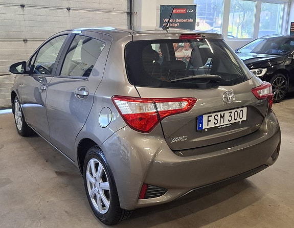 Toyota Yaris 5 of 24
