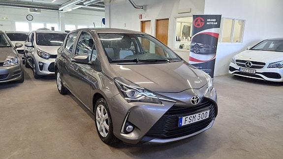 Toyota Yaris 3 of 24