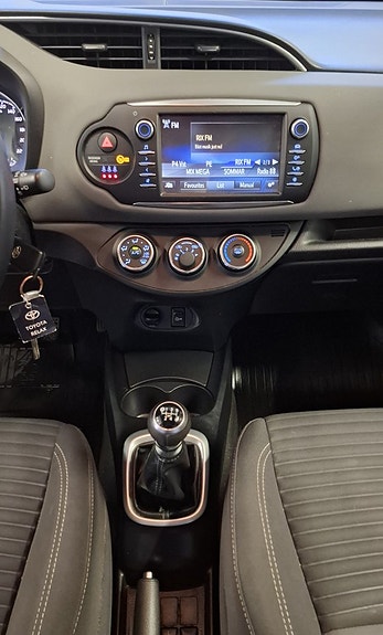 Toyota Yaris 24 of 24