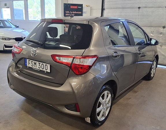 Toyota Yaris 4 of 24