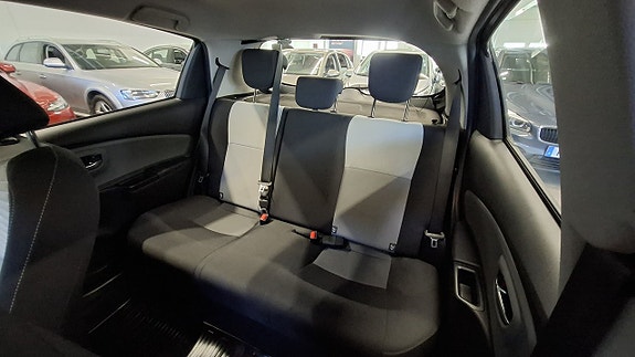 Toyota Yaris 15 of 24