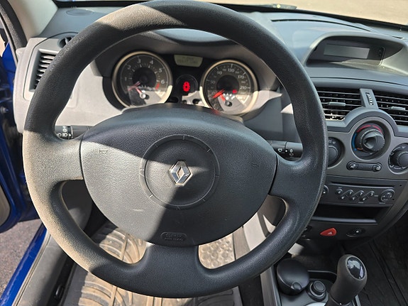 Renault Megane 6 of 9