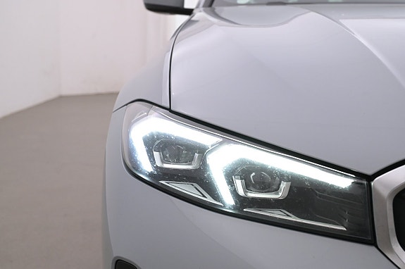 BMW 330e 25 of 27