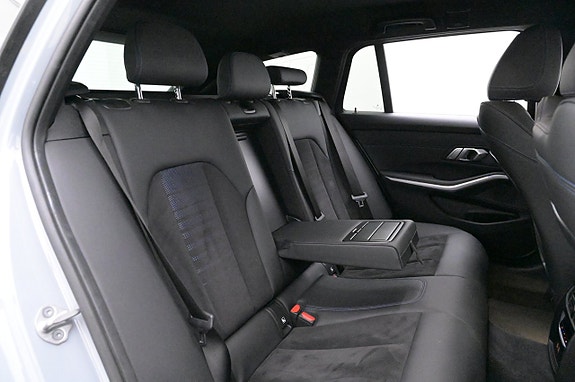 BMW 330e 19 of 27