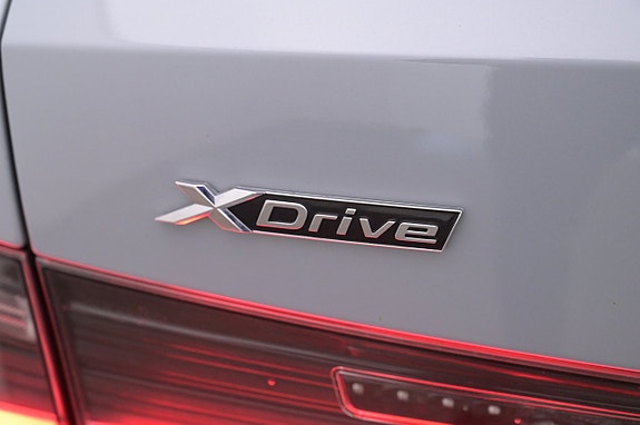 BMW 330e 24 of 27
