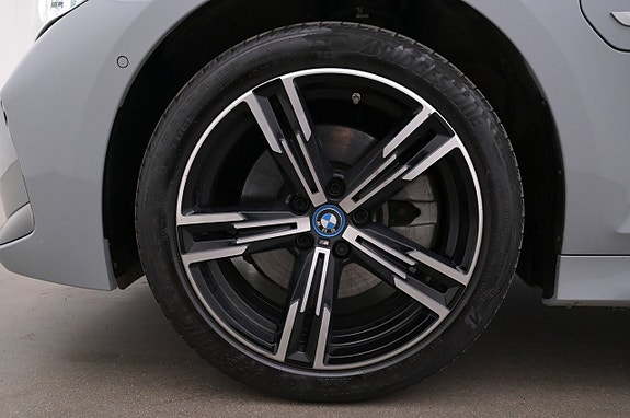 BMW 330e 27 of 27