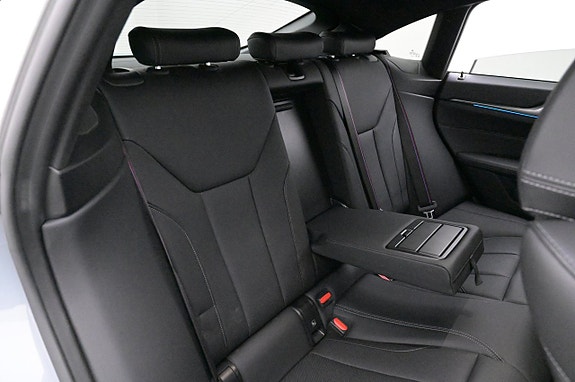 BMW i4 21 of 27