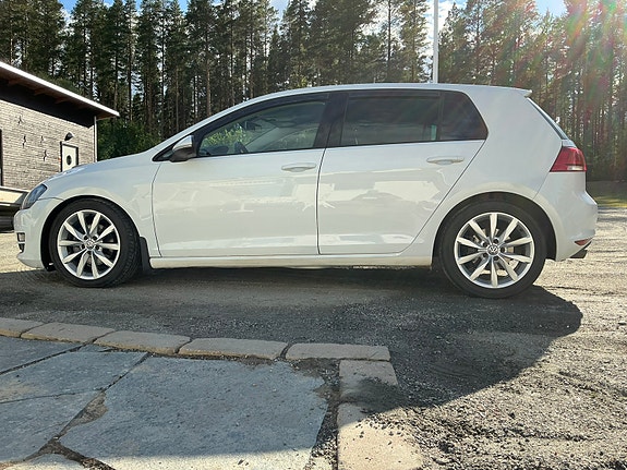 Volkswagen Golf VII 2 of 5