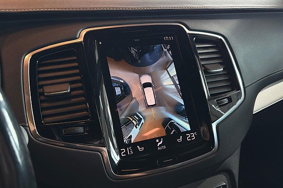 Volvo XC90 18 of 22