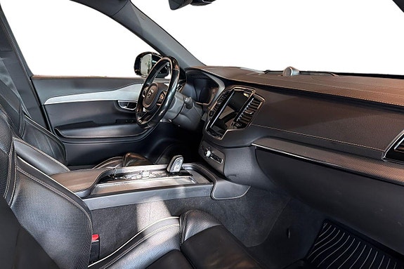 Volvo XC90 13 of 22