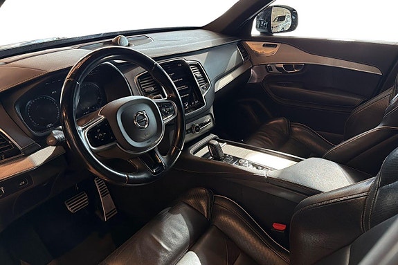 Volvo XC90 10 of 22
