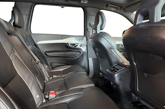 Volvo XC90 15 of 22