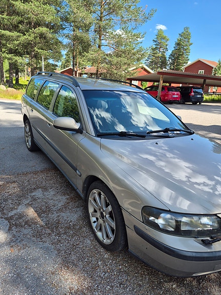 Volvo V70 4 of 5