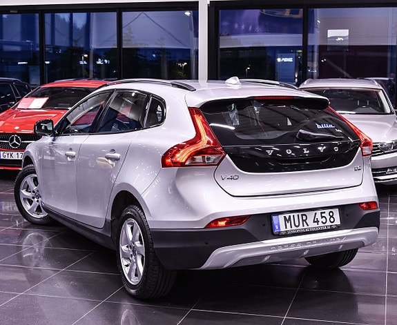 Volvo V40 Cross Country 3 of 5