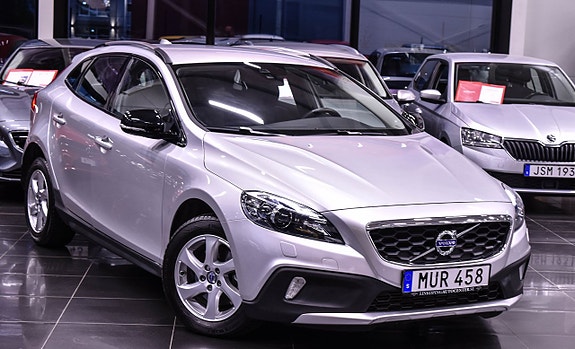 Volvo V40 Cross Country 2 of 5