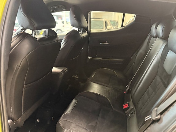 Toyota C-HR 14 of 20