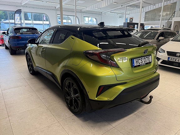 Toyota C-HR 4 of 5
