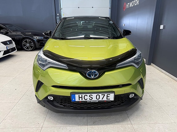 Toyota C-HR 2 of 5