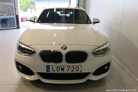 BMW 118i 4 of 5