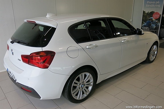 BMW 118i 2 of 5