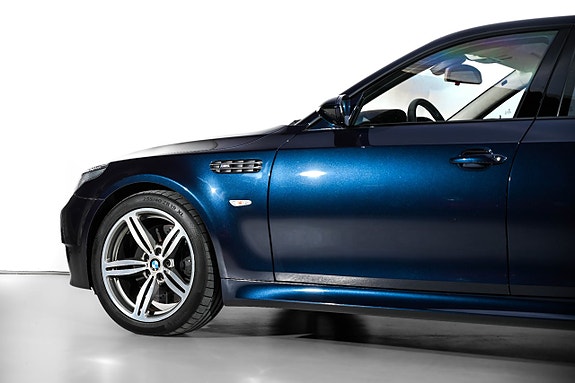BMW M5 8 of 30