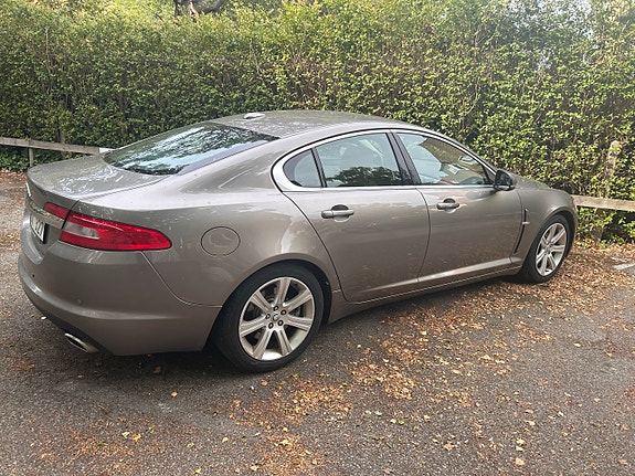 Jaguar XF 2 of 8