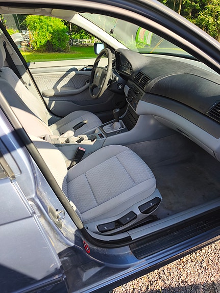 BMW 318i 5 of 5