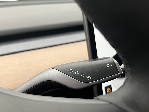 Tesla Model Y 22 of 30