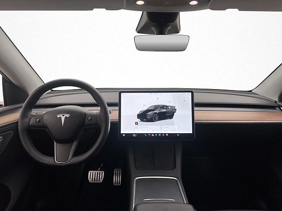 Tesla Model Y 13 of 30