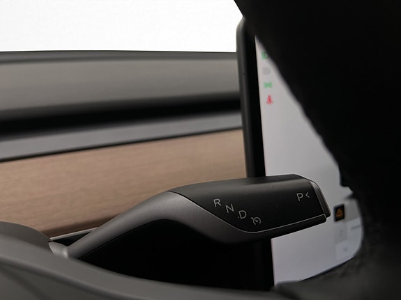 Tesla Model Y 19 of 30