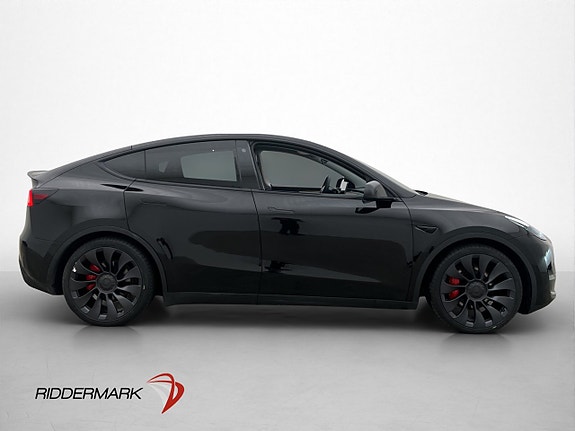 Tesla Model Y 10 of 30