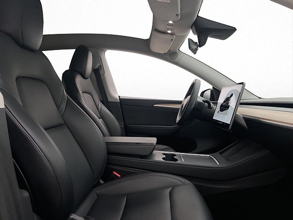 Tesla Model Y 15 of 30