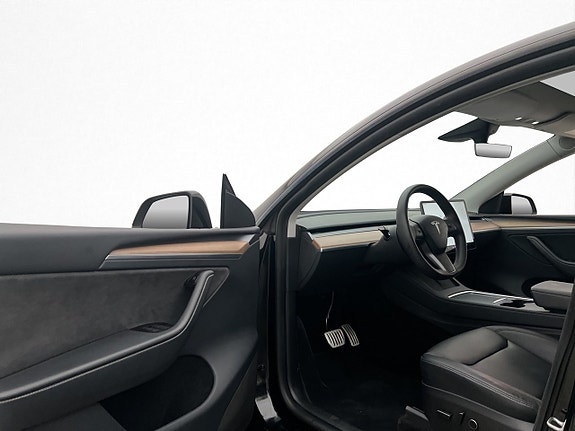 Tesla Model Y 11 of 30