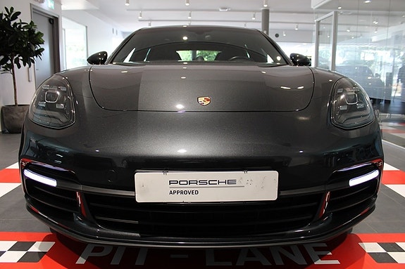 Porsche Panamera 4 5 of 5