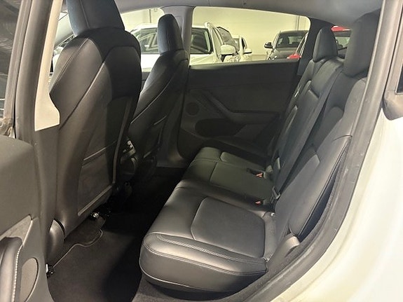 Tesla Model Y 5 of 11