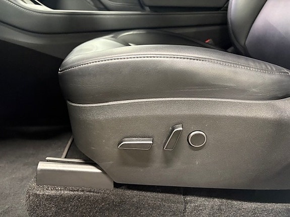 Tesla Model Y 11 of 11
