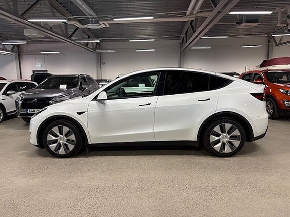 Tesla Model Y 2 of 11