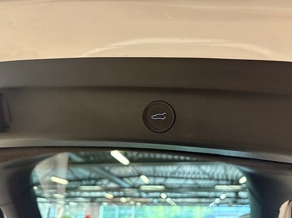 Tesla Model Y 9 of 11