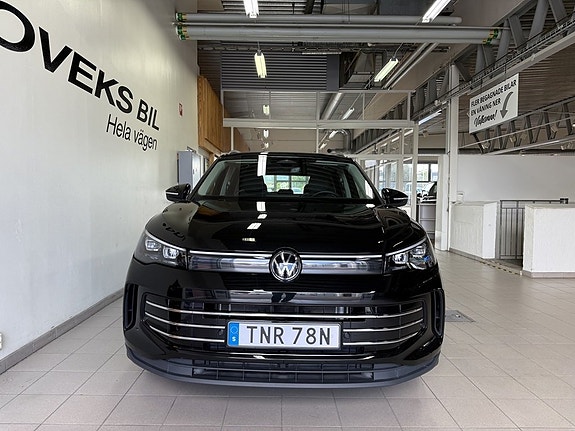 Volkswagen Tiguan 2 of 5