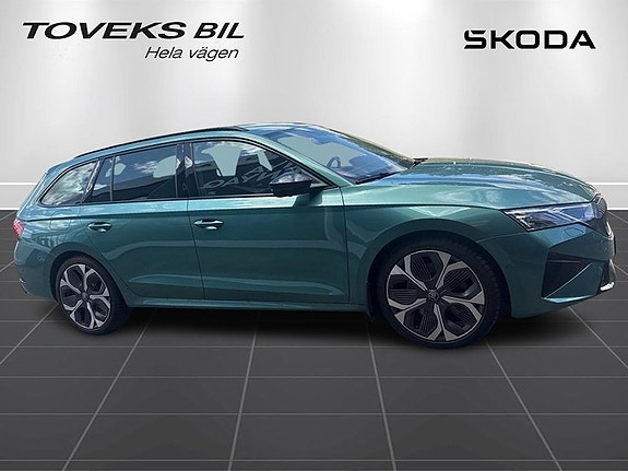 Skoda Octavia 2 of 5