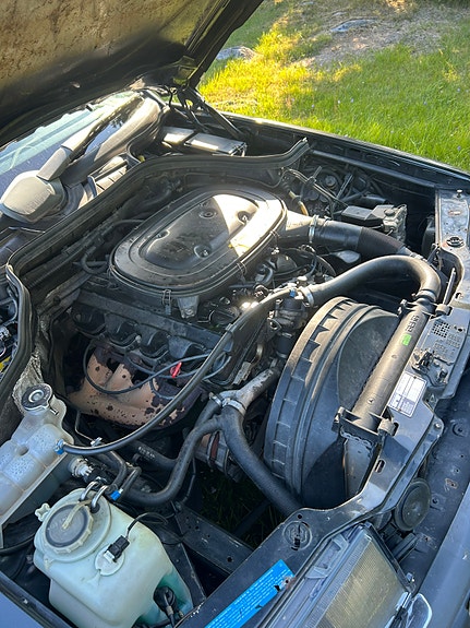 Mercedes-Benz 230 E 4 of 5