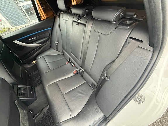 BMW 320d 10 of 16